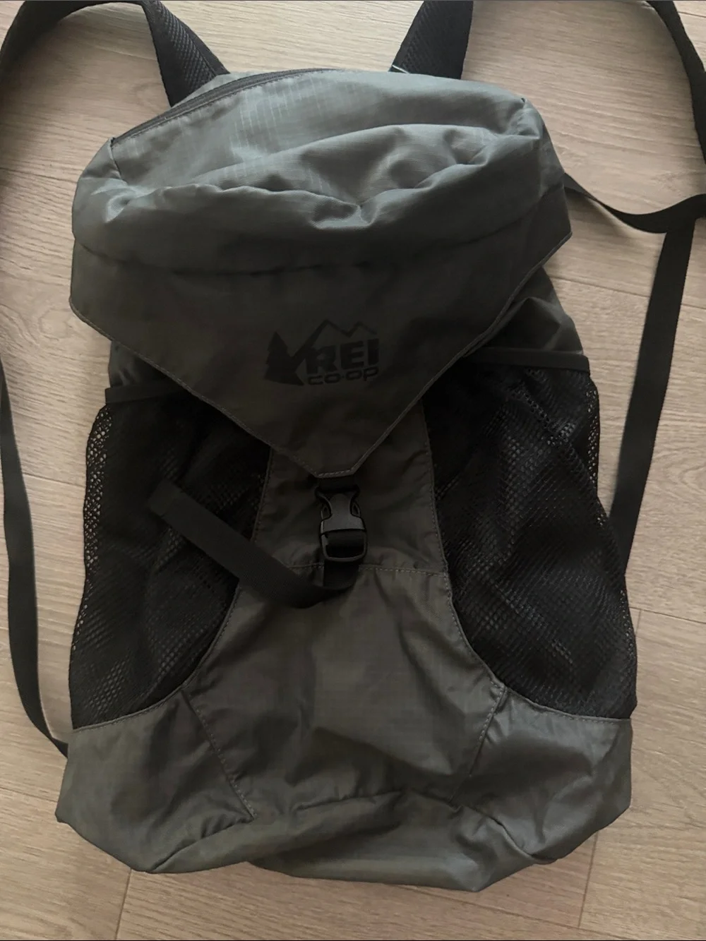 REI Gray Stuff Travel Pack – Packable Men’s Daypack